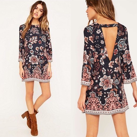 Urban Outfitters Dresses & Skirts - Ecote Urban Outfitters Geneva Floral Navy shift dress
